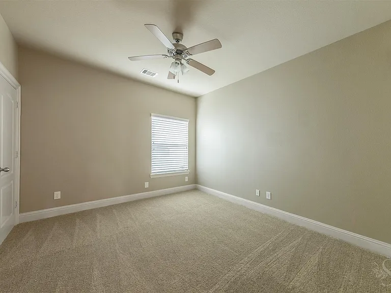 32611 Waltham Xing — Photo 30