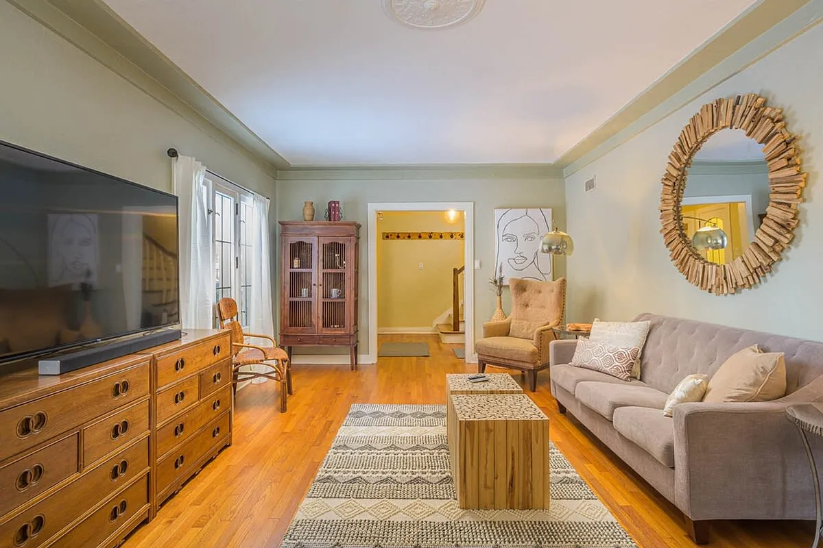 Living Room - 628 S Summit St #ID1061613P