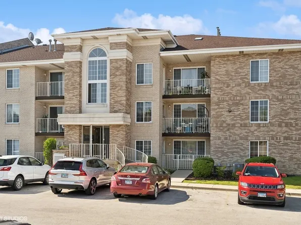 4232 W 77th St APT 206, Chicago, IL 60652