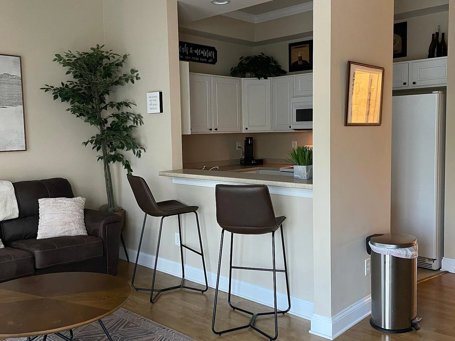 2 bed, 1200 sqft, $2,300 — Photo 4
