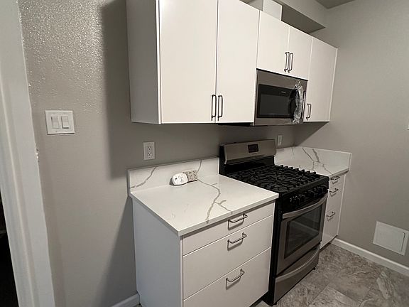 4th image of 805 S Ainsworth Ave APT C