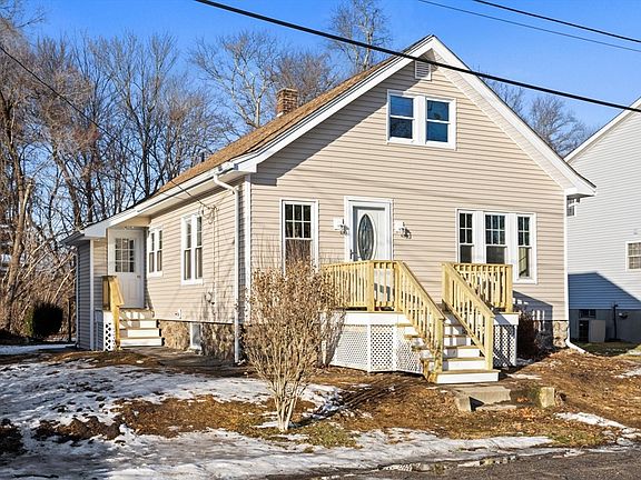 3rd image of 39 Johnson St
