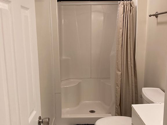 5th image of 1106 W Cary St