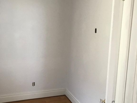 3rd image of 293 Pennsylvania St