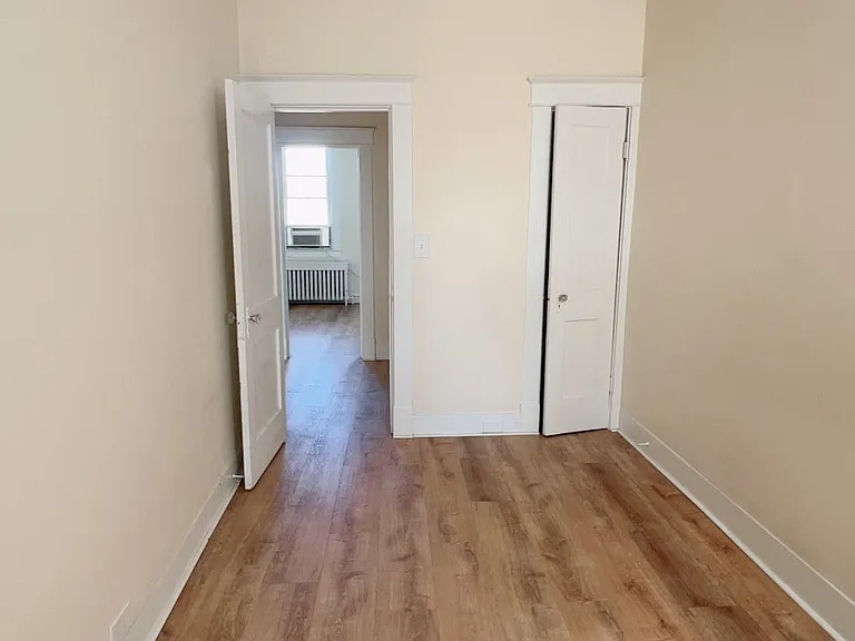 2307 Windsor Ave — Photo 15
