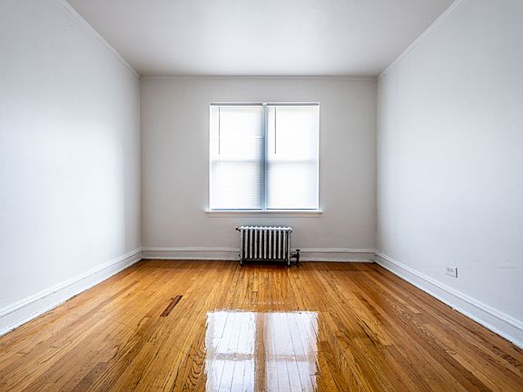 5th image of 654 N Pine Ave APT 3