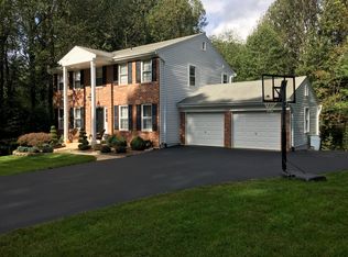 12202 Westwood Hills Dr, Herndon, VA 20171