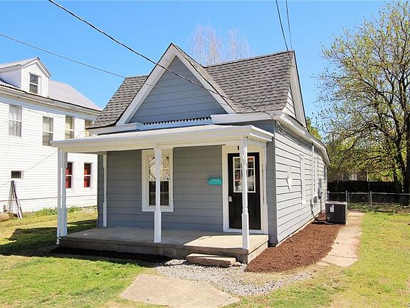 2nd image of 121 W Beech Ave