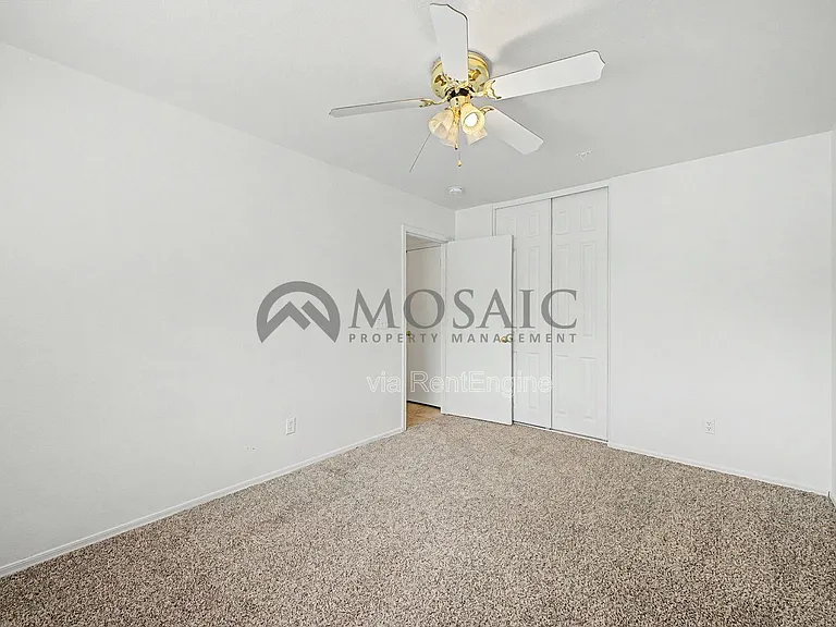 1004 E Cowboy Cove Trl — Photo 20