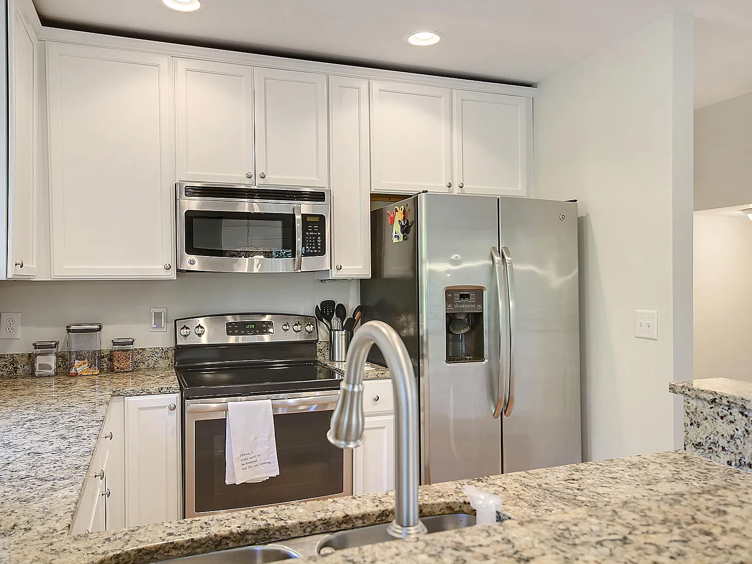 3 bed, 2.5 bath, 1800 sqft, $3,200 — Photo 4