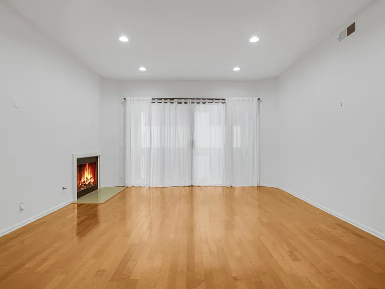 11628 Montana Ave #207 — Photo 15