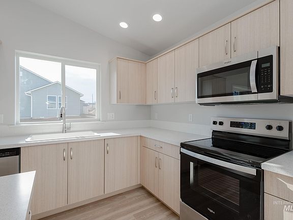 7th image of this home