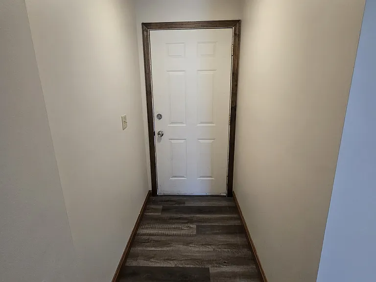 Roxanna Dr — Photo 11