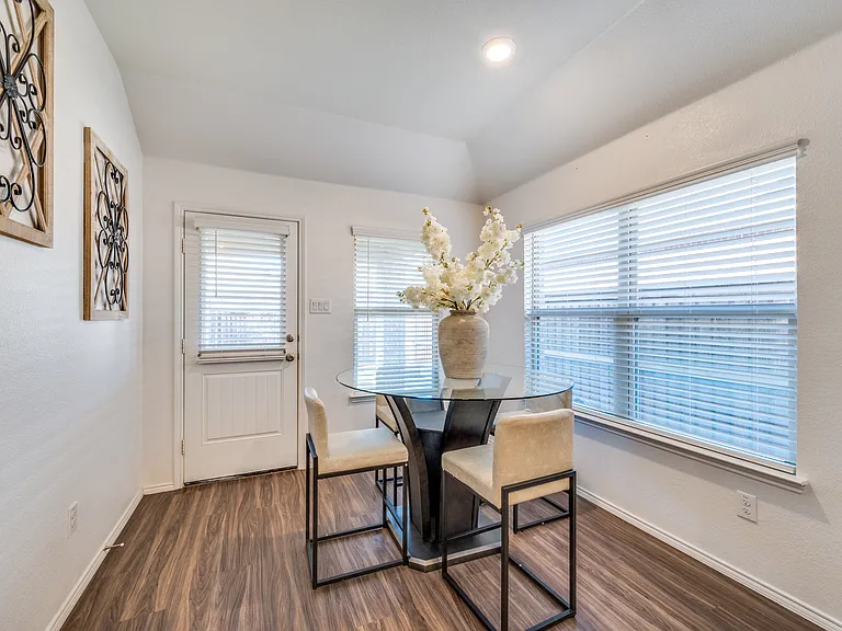 2445 Larimar Dr — Photo 14