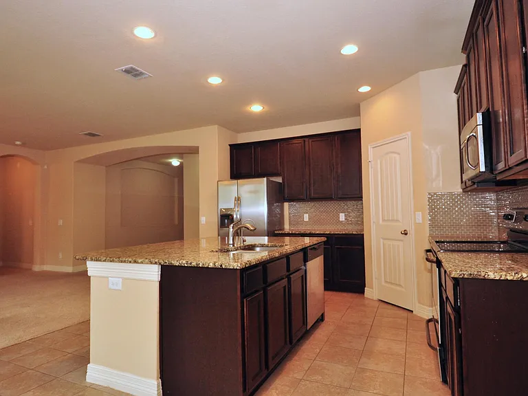 5496 Devonwood St — Photo 3