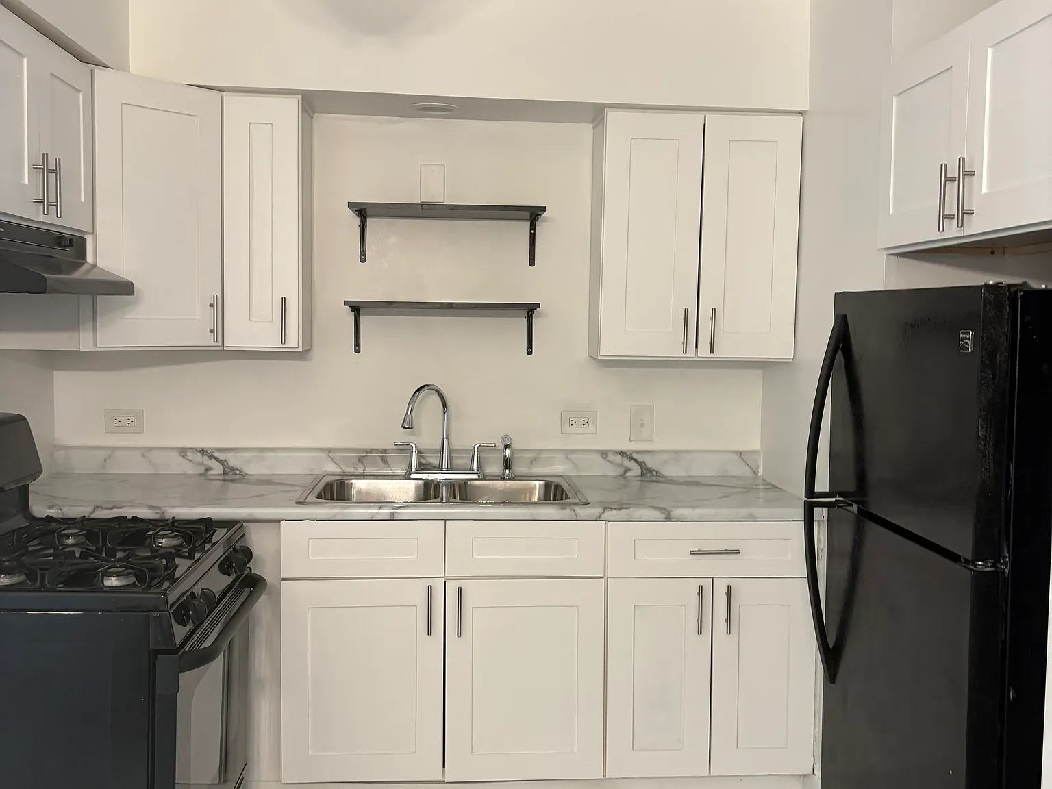 2 bed, $1,400 — Photo 1
