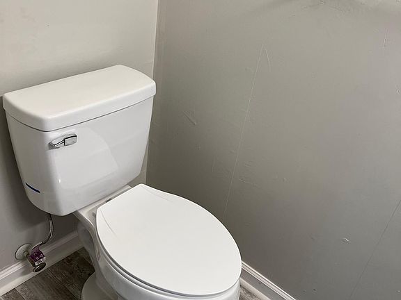3rd image of 104 Chesterfield Ct APT 27