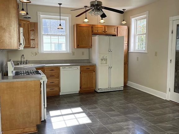 3rd image of 165 Congress St #2