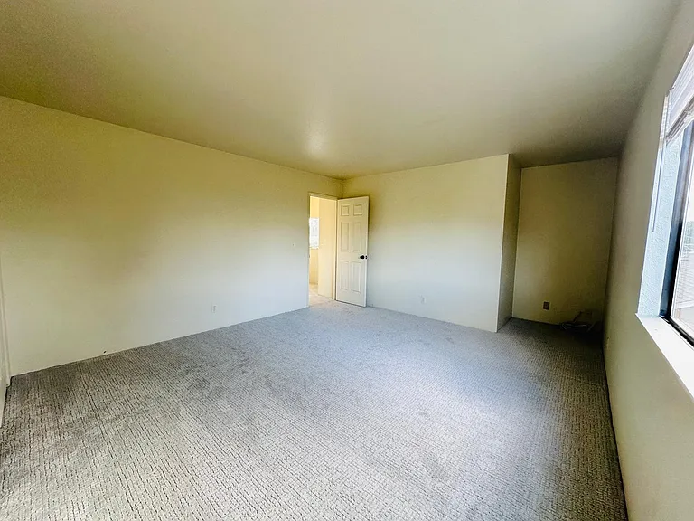 3rd bedroom/2nd floor