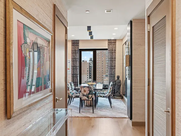 200 East 21st Street image 5 of 21