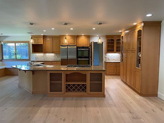 4th image of 632 Marina Cir