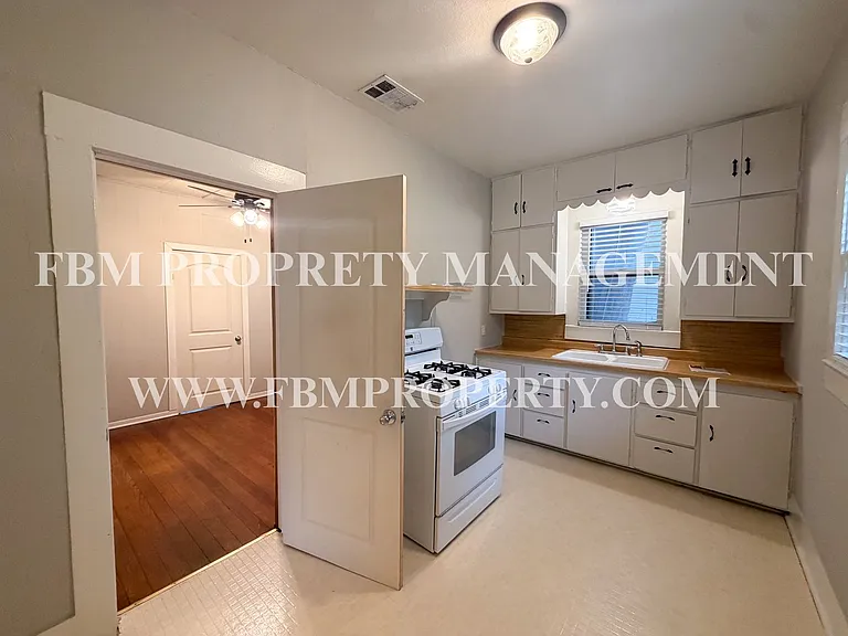 205 W Gilmer St — Photo 6