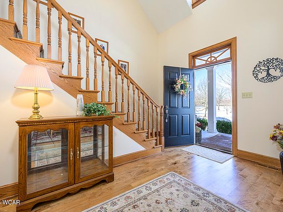 3rd image of 736 Arlington Rd