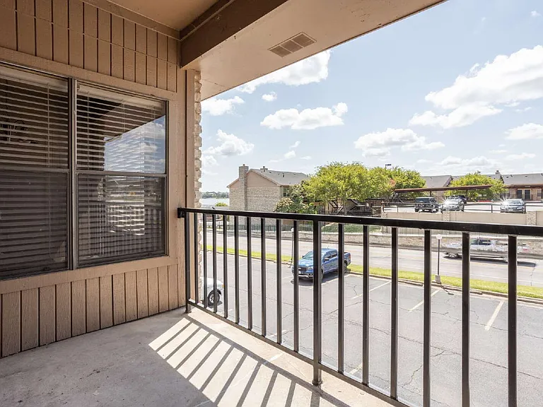 400 E Pearl St #203 — Photo 9