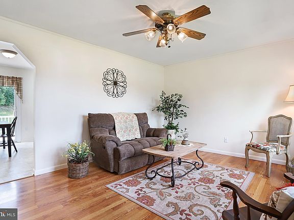 2nd image of 48 Yarrow Cir