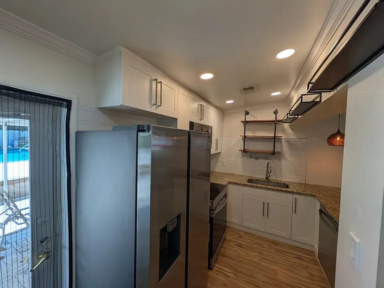 1629 NW 5th Ave — Photo 9
