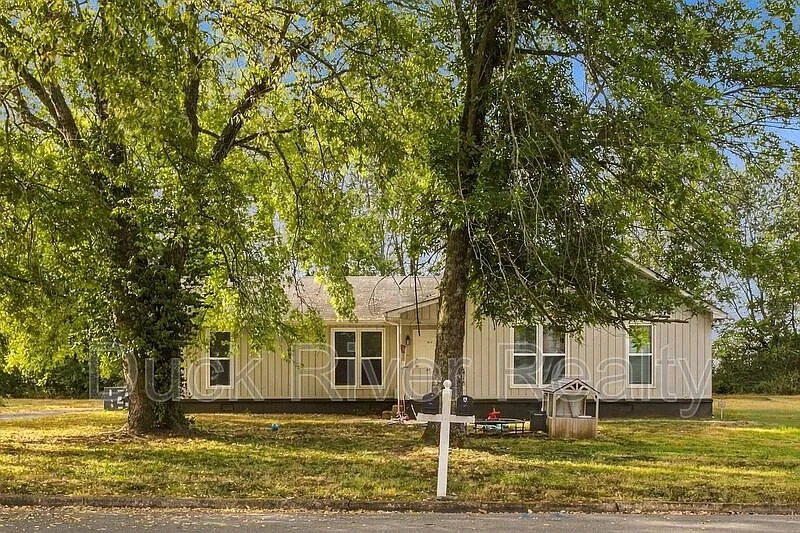 2 bed, 1.0 bath, 900 sqft, $1,295 — Photo 2