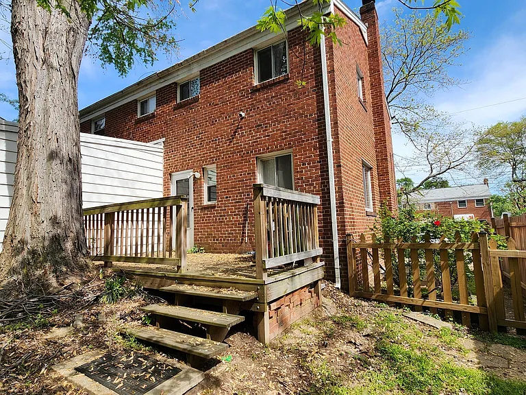 27 S Hudson St — Photo 16