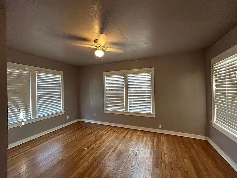 893 Pine St — Photo 15