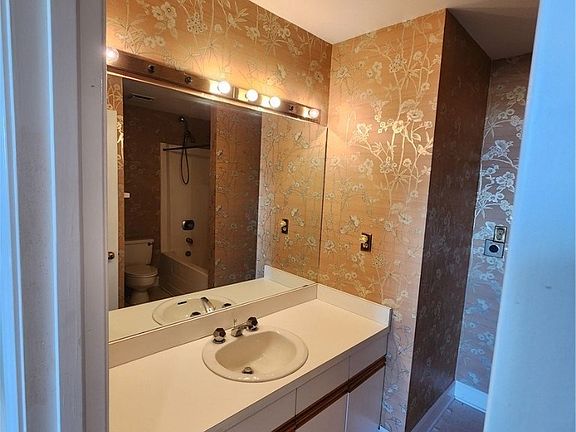 3rd image of 321 Abercorn St #410/412