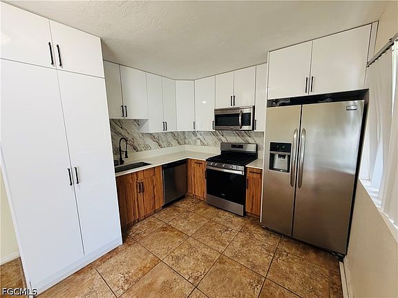 4th image of 124 Sebring Cir
