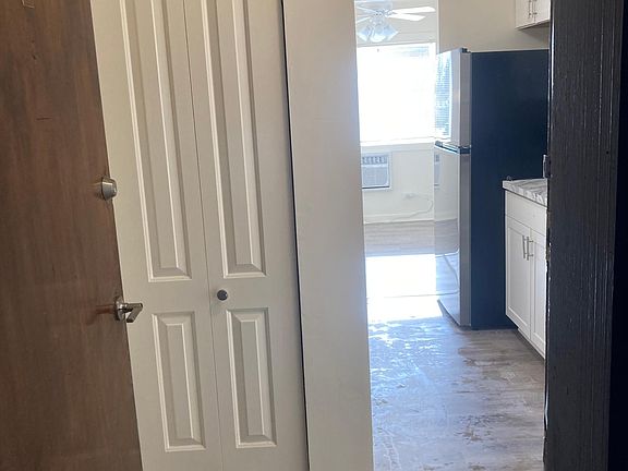 4th image of 7117 W 93rd St