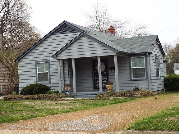 2nd image of 1066 E Walthal Cir