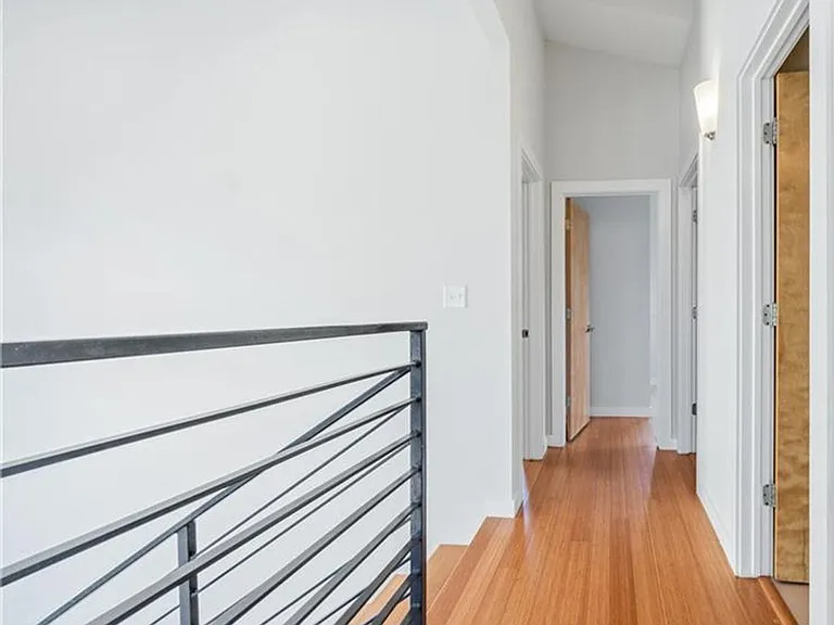 588 S Block Ave — Photo 14