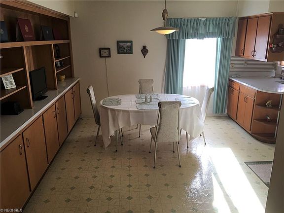 5th image of 3104 Orchard Ave SE