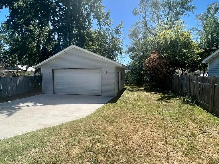 903 Anna Ave — Photo 11
