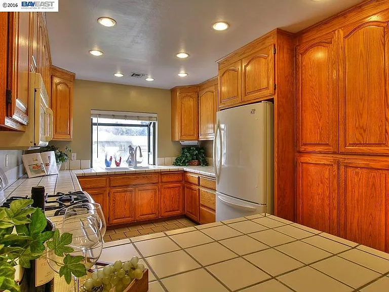 22215 Cameron St — Photo 3