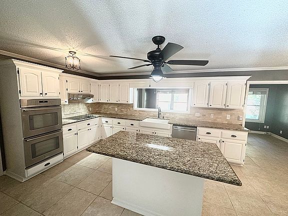 3rd image of 106 Crestwood