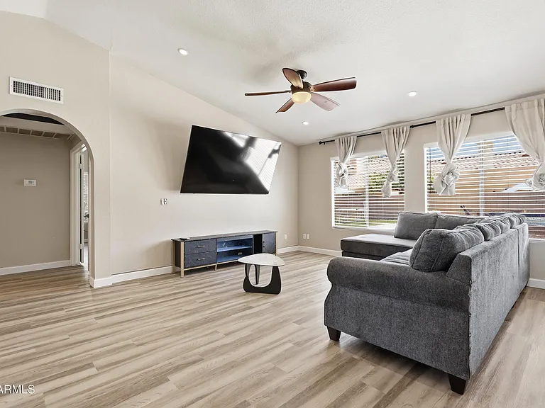 8875 S Ash Ave — Photo 12