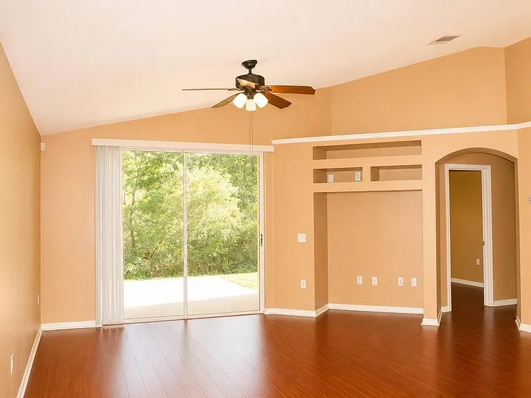 145 Thornbury Dr — Photo 5