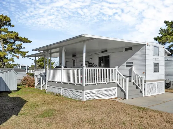3665 Sandpiper Rd #191, Virginia Beach, VA 23456