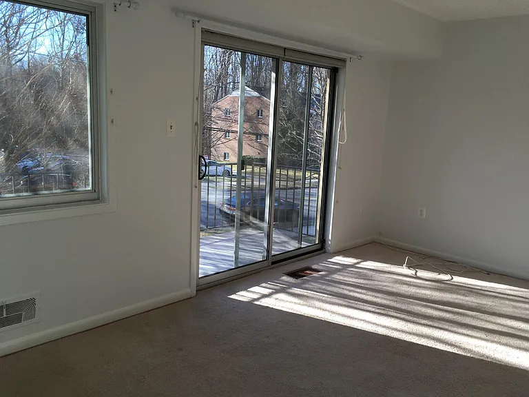 10620 Weymouth St #101 — Photo 10