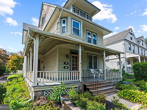 3rd image of 139 W Ashland St