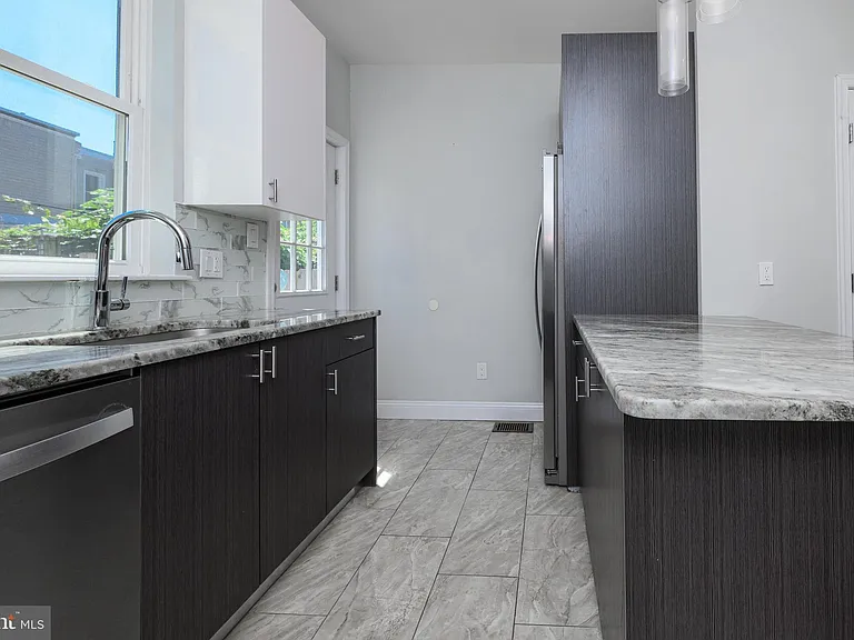 1439 N Newkirk St — Photo 10