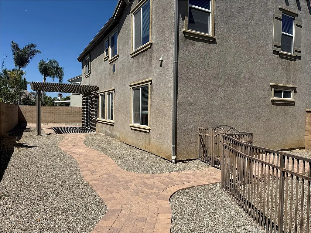 4 bed, 3186 sqft, $4,200 — Photo 4