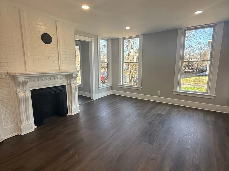 200 Main St. - Red Pod — Photo 12